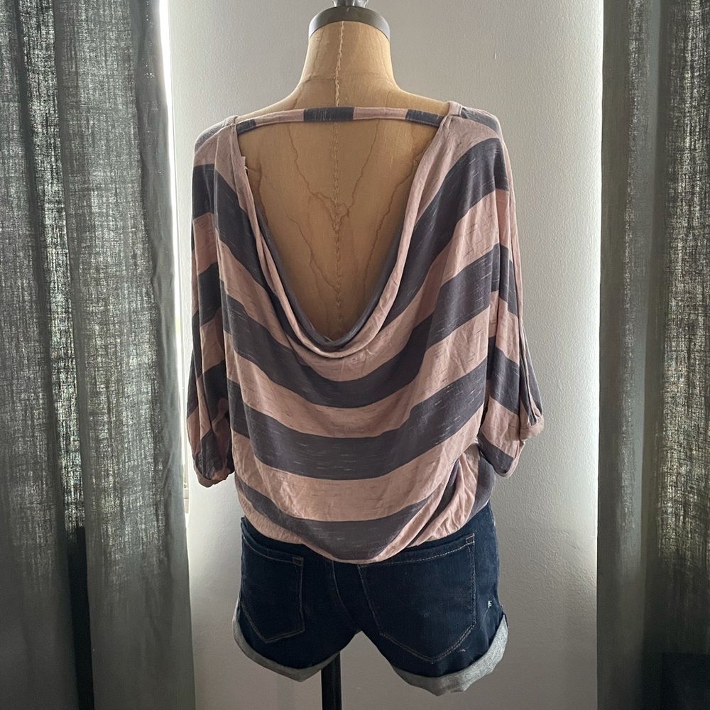 NWOT Splendid Taupe Gray Striped Loose Fit Elbow Sleeve Open Back Blouse Top XS